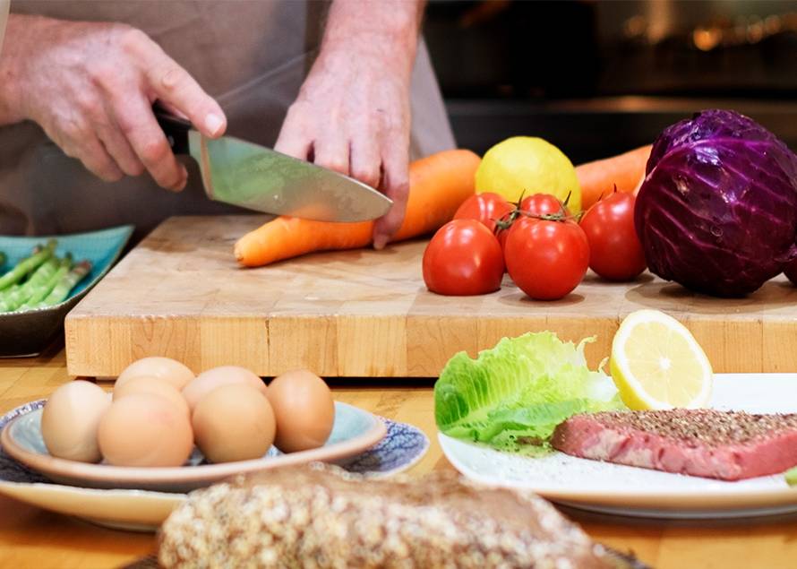 homens na cozinha